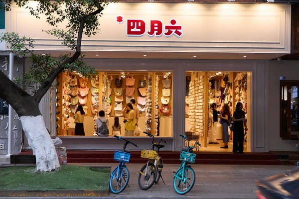 Boucles d'oreilles luxe : un éclat de glamour à chaque regard